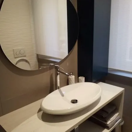 公寓 Mandria 1 2 *