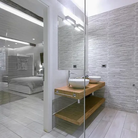 Mandria 1 2 Apartman *
