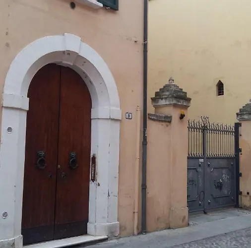 Mandria 1 2 Apartament